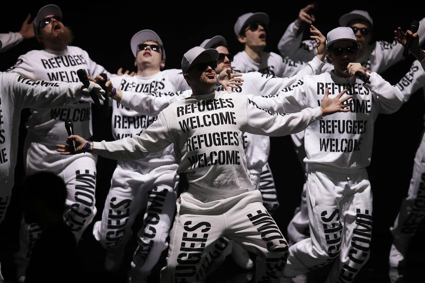 Refugees Welcome - Deichkind live, Echo Pop Verleihung 2015, print: Katharina Duve